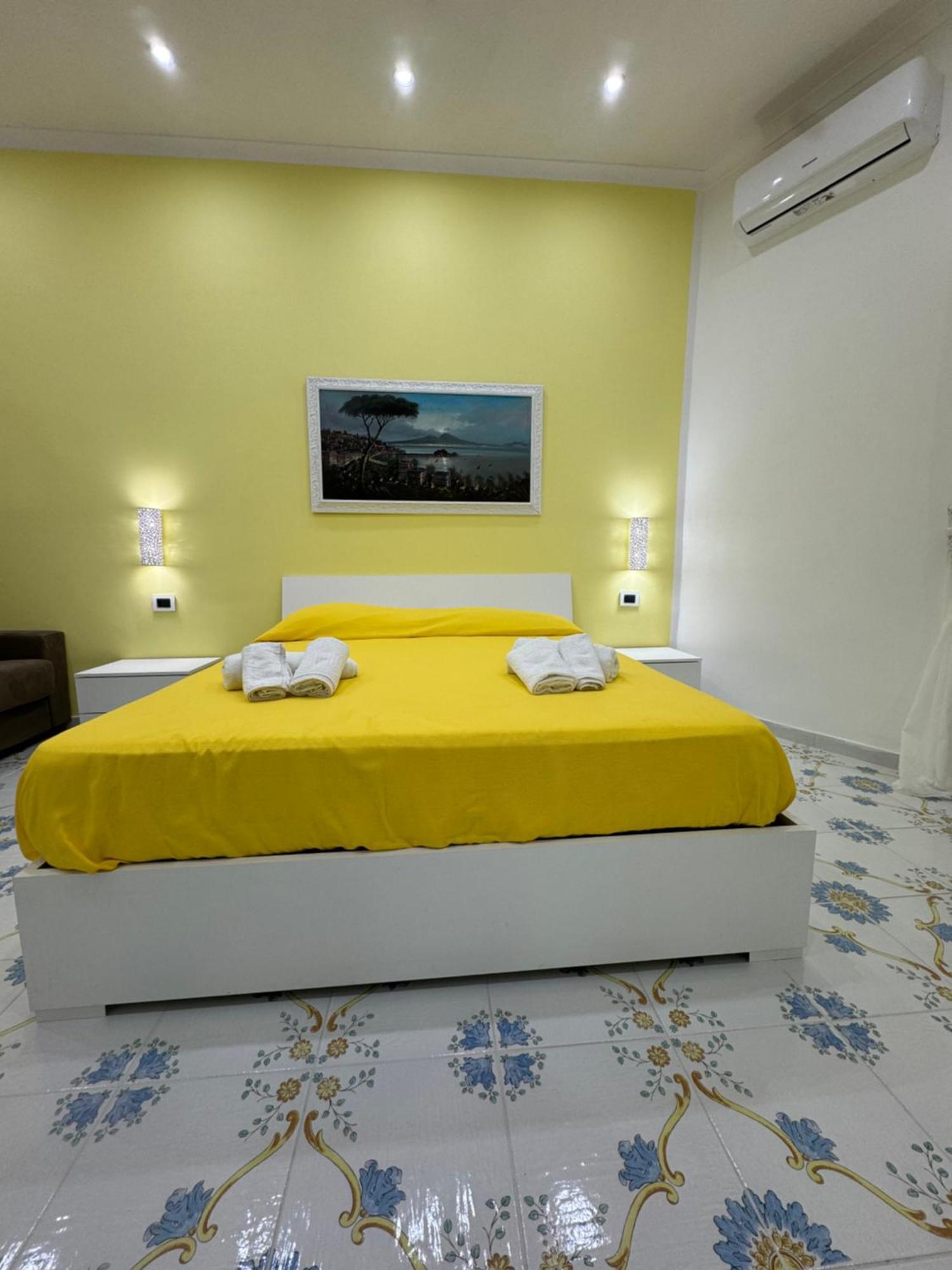Dimora Poseidon Apartment Napoli Bagian luar foto