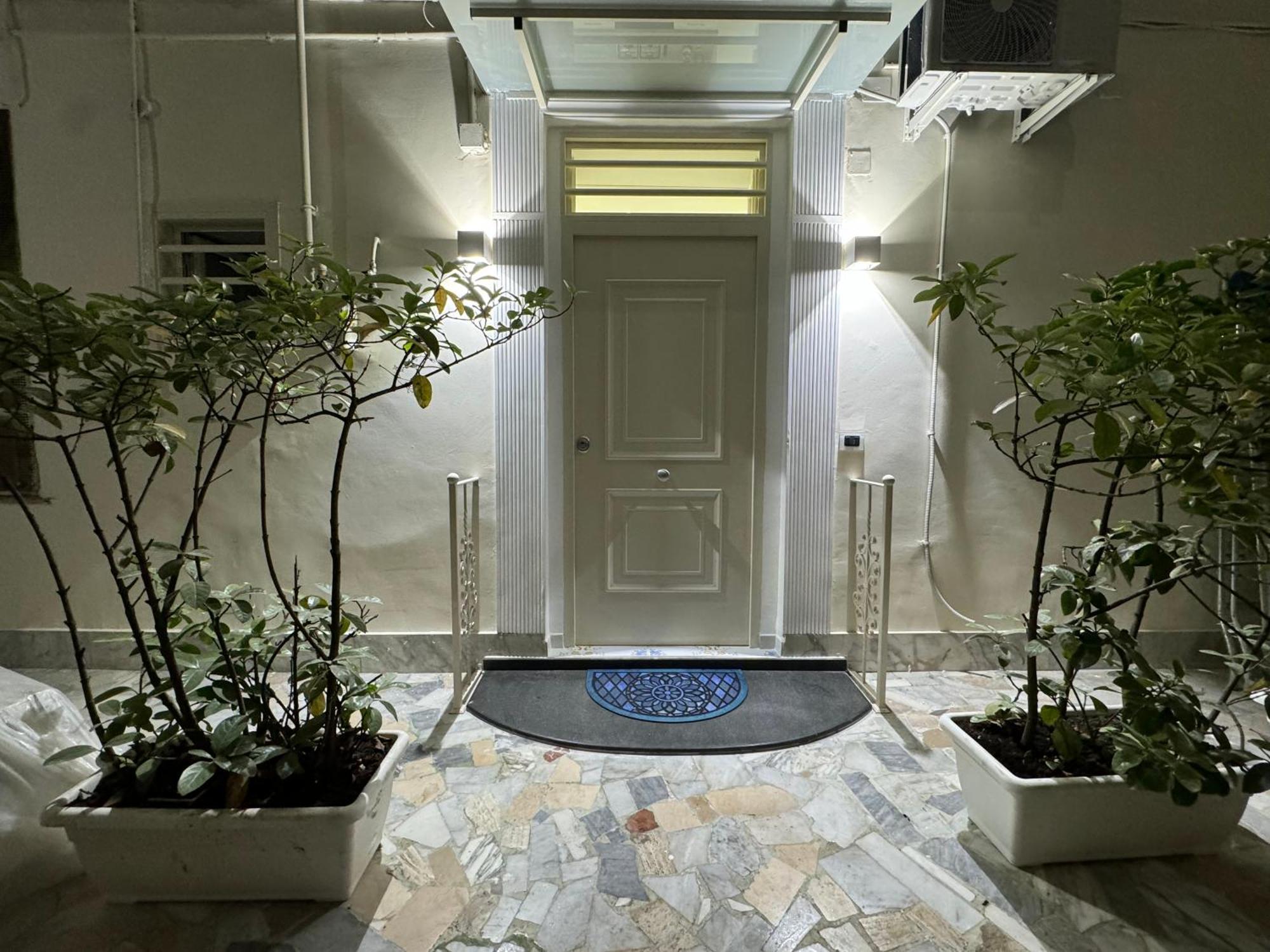 Dimora Poseidon Apartment Napoli Bagian luar foto